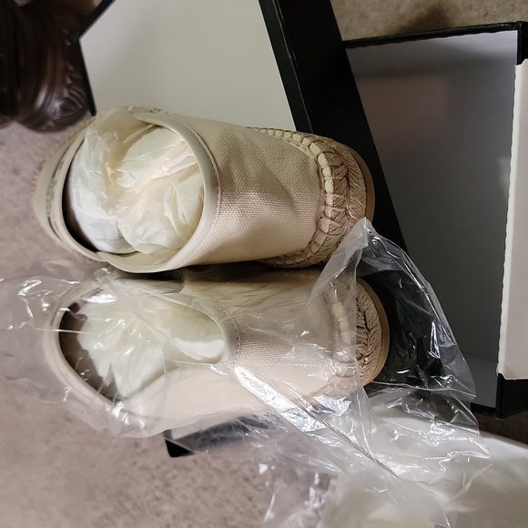 NIB GUCCI ESPADRILLES - Picture 3 of 5